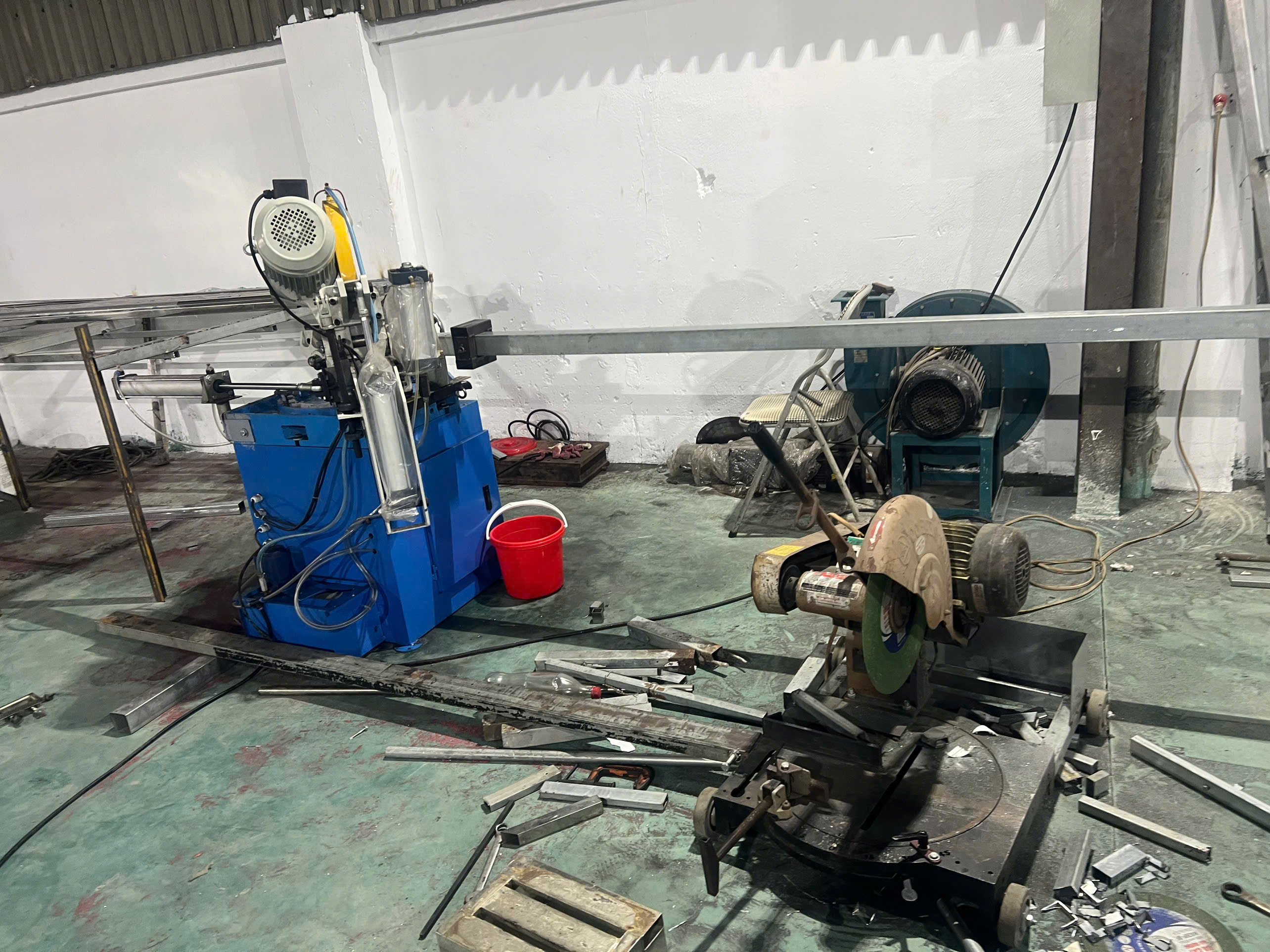 Cut-off saw machine